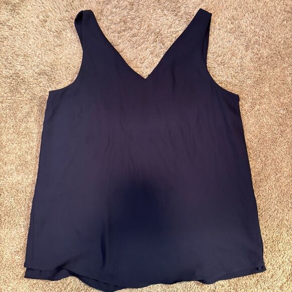 Lilly Pulitzer Florin Sleeveless V-Neck Top Reversible Medium Navy Blue - Picture 2 of 4